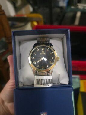 Montres Prestige x Invicta 'Camden' model MPW-0043 watch with black dial, gold R